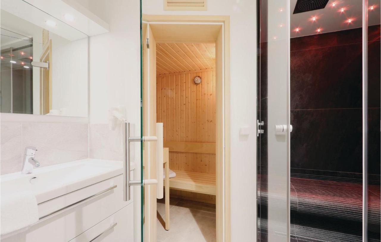 Awesome Apartment In Luebeck Travemuende With Sauna ภายนอก รูปภาพ